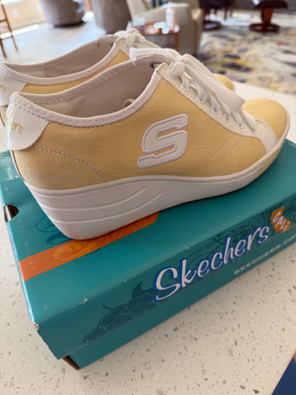 Skechers Cali yellow wedged shoes size 10 - Picture 2 of 6